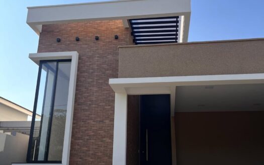 Casa à venda com 3 suítes e piscina em Mineiros-GO